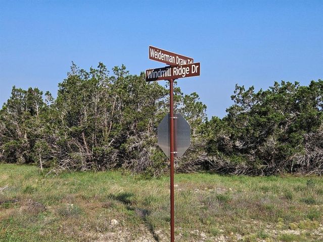 000 Windmill Ridge DR, Blanco, TX 78606