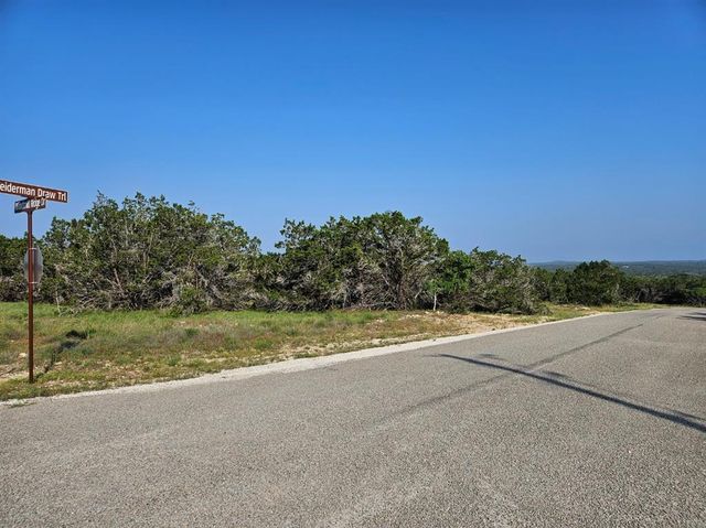 000 Windmill Ridge DR, Blanco, TX 78606