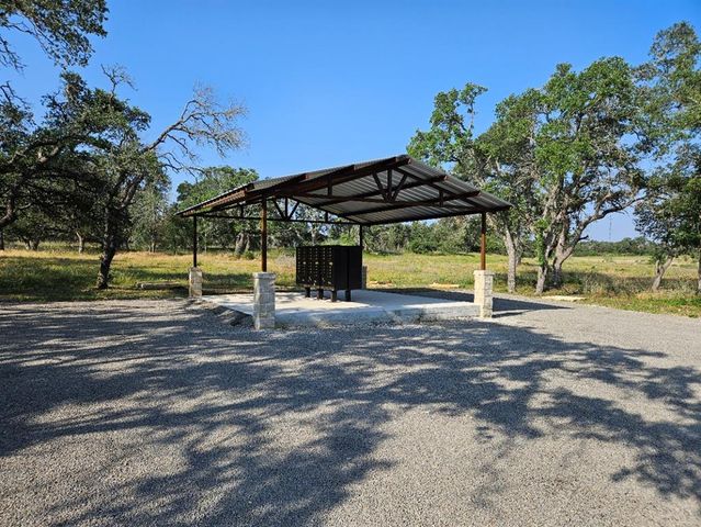 000 Windmill Ridge DR, Blanco, TX 78606