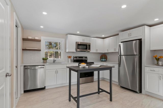 68 East St, Hanover, MA 02339