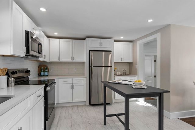 68 East St, Hanover, MA 02339