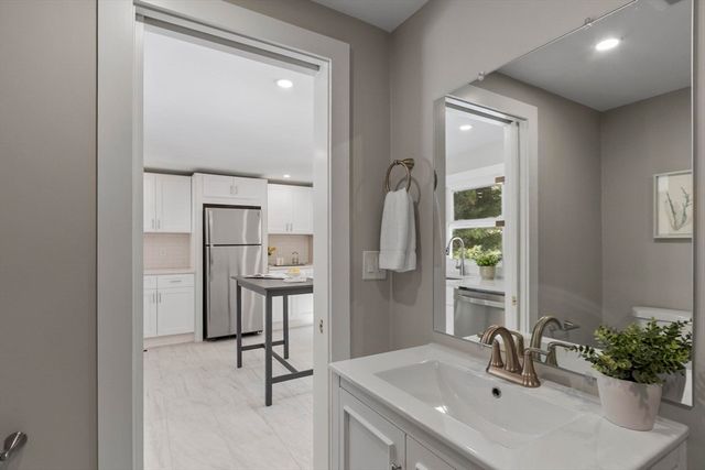 68 East St, Hanover, MA 02339