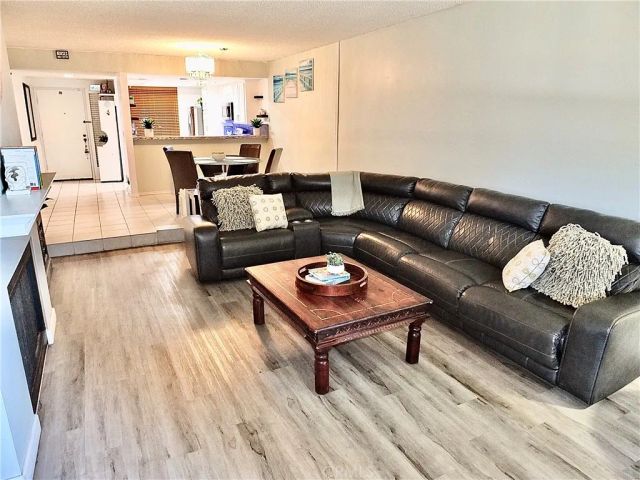 1655 Clark 124, Long Beach, CA 90815