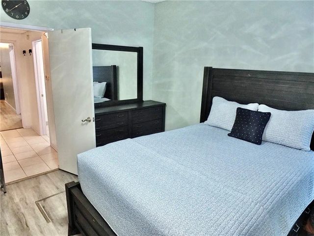 1655 Clark 124, Long Beach, CA 90815