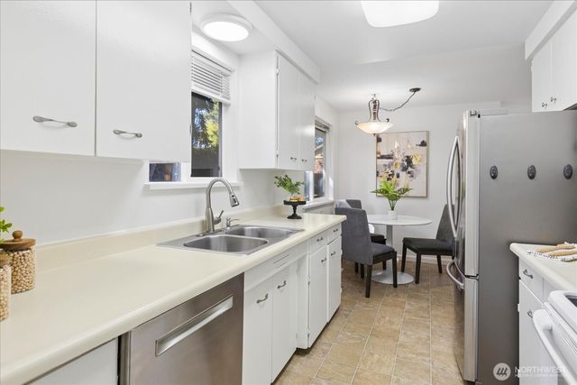 17219 Midvale Avenue N, Shoreline, WA 98133