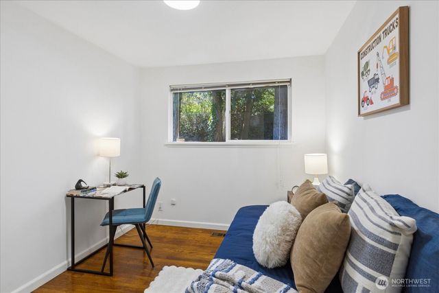 17219 Midvale Avenue N, Shoreline, WA 98133