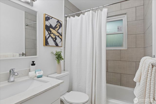 17219 Midvale Avenue N, Shoreline, WA 98133