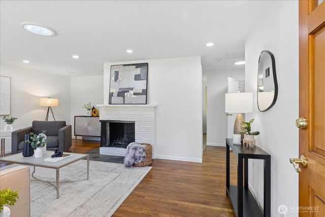 17219 Midvale Avenue N, Shoreline, WA 98133