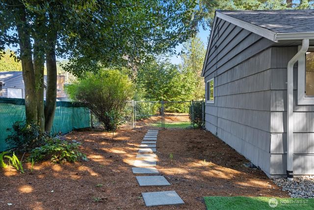 17219 Midvale Avenue N, Shoreline, WA 98133