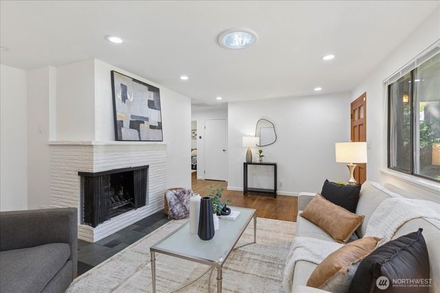 17219 Midvale Avenue N, Shoreline, WA 98133