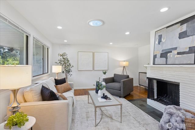 17219 Midvale Avenue N, Shoreline, WA 98133