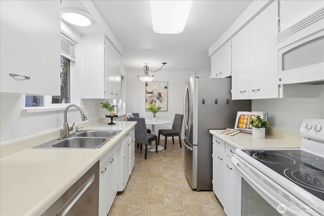 17219 Midvale Avenue N, Shoreline, WA 98133