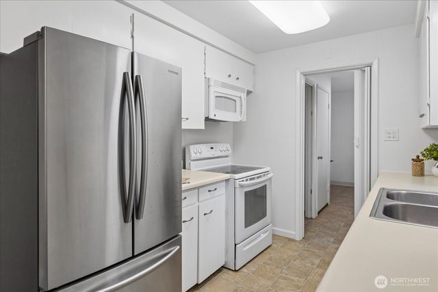 17219 Midvale Avenue N, Shoreline, WA 98133