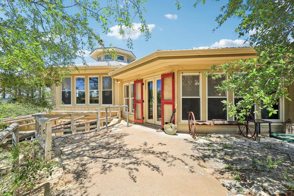 3700 McGregor LN, Dripping Springs, TX 78620