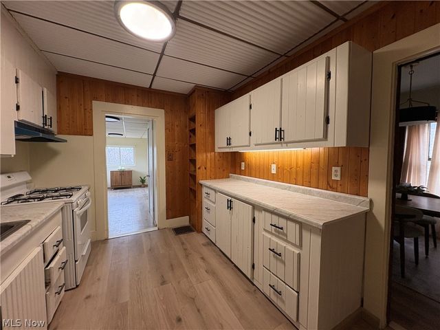 316 Bank Lane SE, New Philadelphia, OH 44663