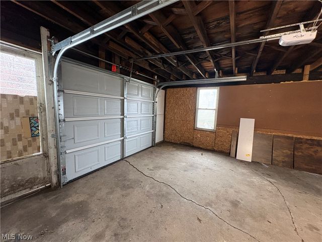 316 Bank Lane SE, New Philadelphia, OH 44663