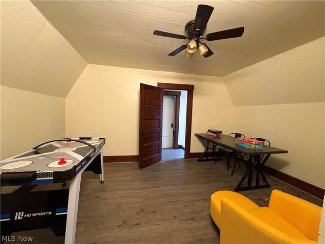 316 Bank Lane SE, New Philadelphia, OH 44663