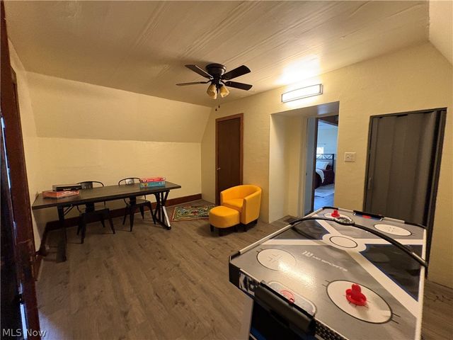 316 Bank Lane SE, New Philadelphia, OH 44663