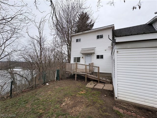 316 Bank Lane SE, New Philadelphia, OH 44663