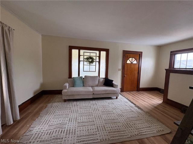 316 Bank Lane SE, New Philadelphia, OH 44663