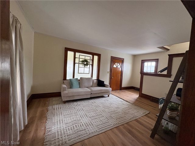 316 Bank Lane SE, New Philadelphia, OH 44663