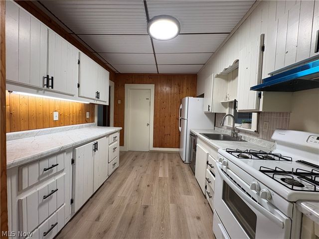 316 Bank Lane SE, New Philadelphia, OH 44663