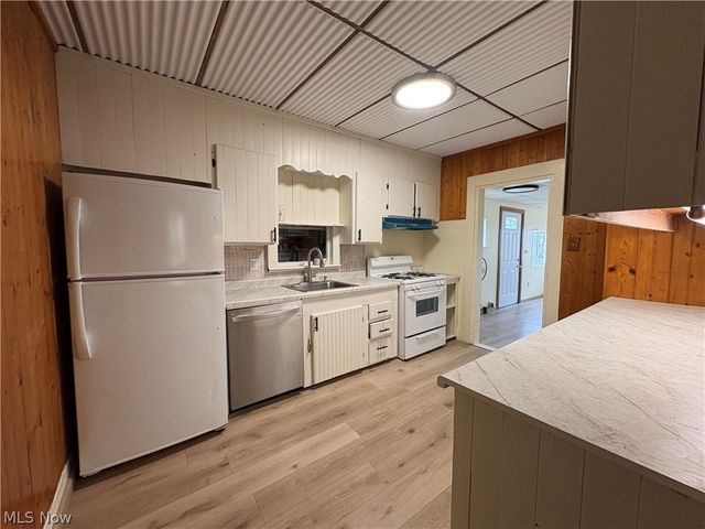 316 Bank Lane SE, New Philadelphia, OH 44663