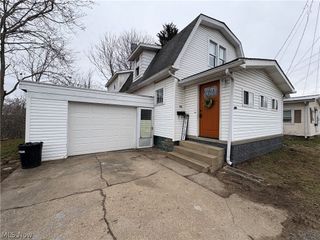 316 Bank Lane SE, New Philadelphia, OH 44663