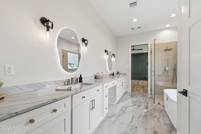 111 Travellers Palm Way, Broussard, LA 70518