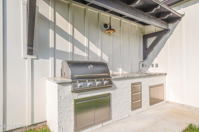 111 Travellers Palm Way, Broussard, LA 70518