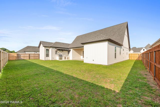 111 Travellers Palm Way, Broussard, LA 70518