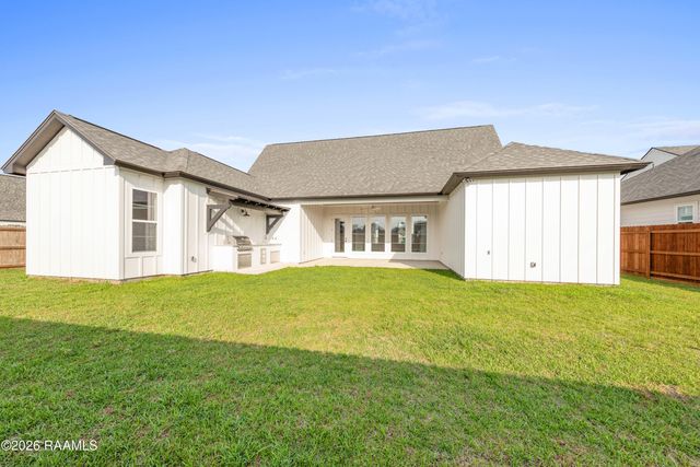 111 Travellers Palm Way, Broussard, LA 70518