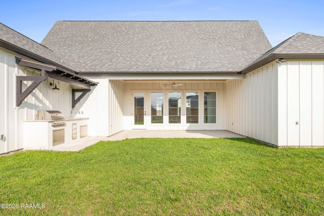 111 Travellers Palm Way, Broussard, LA 70518