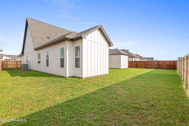 111 Travellers Palm Way, Broussard, LA 70518