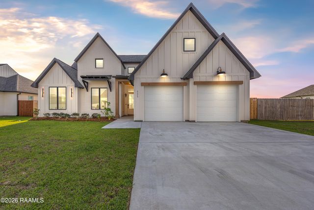 111 Travellers Palm Way, Broussard, LA 70518