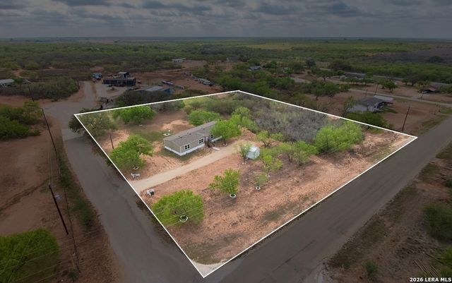 108 County Road 2638, Devine, TX 78016