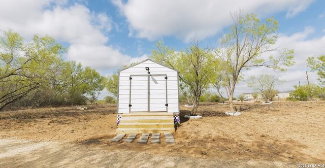 108 County Road 2638, Devine, TX 78016