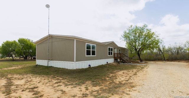 108 County Road 2638, Devine, TX 78016