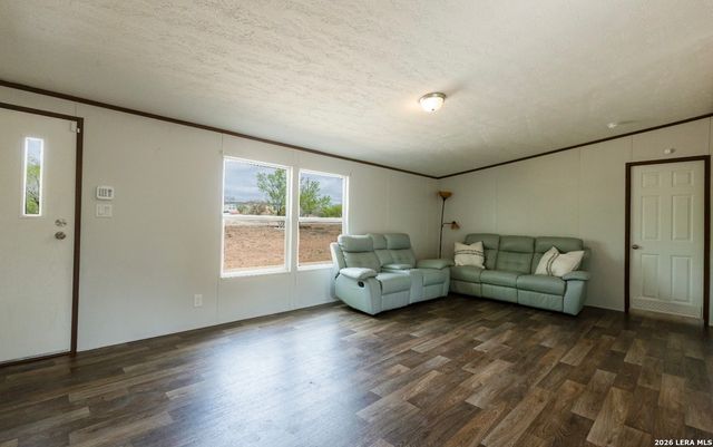 108 County Road 2638, Devine, TX 78016