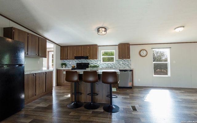 108 County Road 2638, Devine, TX 78016