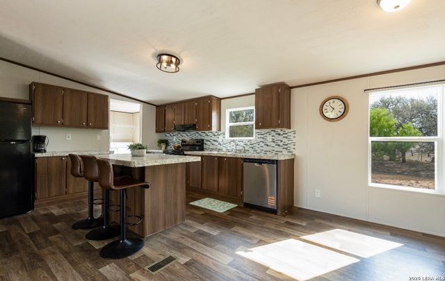 108 County Road 2638, Devine, TX 78016