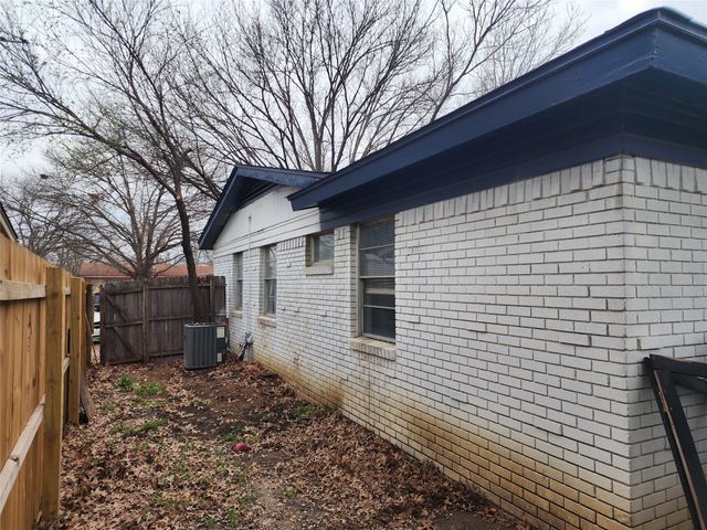 1811 Kent Drive, Arlington, TX 76010