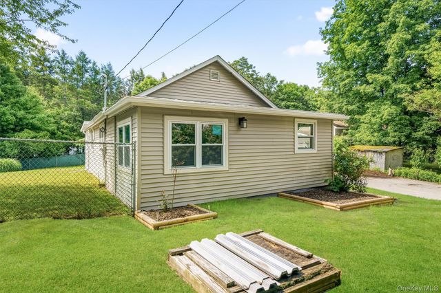 12 Dickerson Place, Florida, NY 10921