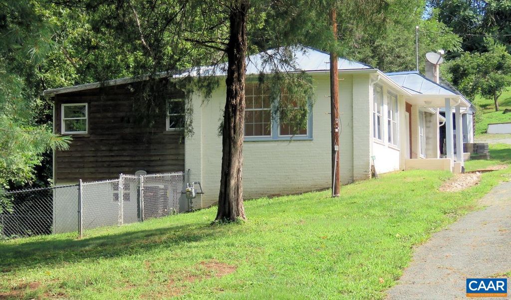 730 CANAL ST, Scottsville, VA 24590