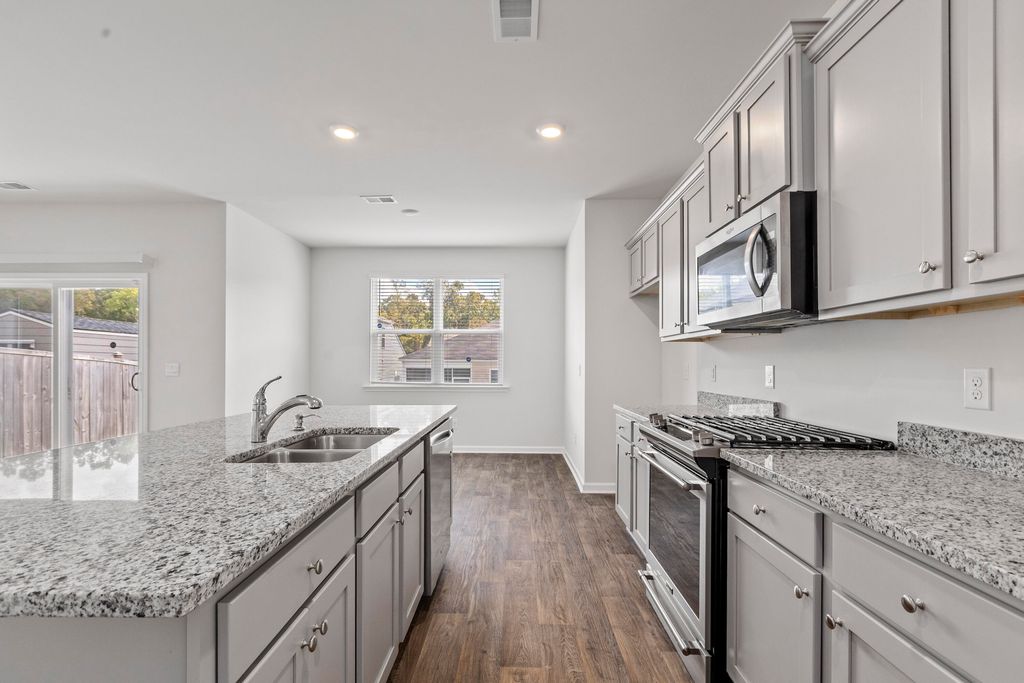 186 Cloverleaf Street, Summerville, SC 29483