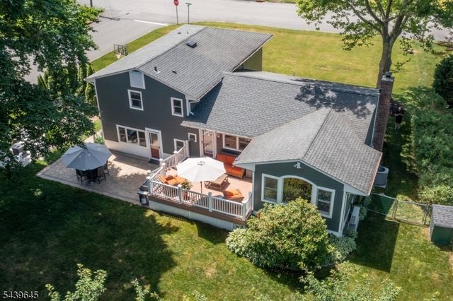 6 Woodbine Cir, New Providence Boro, NJ 07974