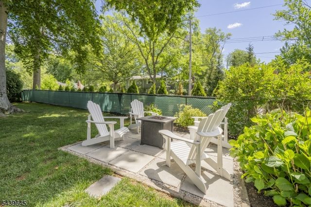 6 Woodbine Cir, New Providence Boro, NJ 07974