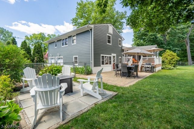 6 Woodbine Cir, New Providence Boro, NJ 07974