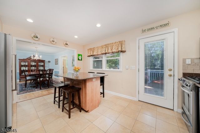 6 Woodbine Cir, New Providence Boro, NJ 07974