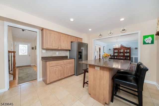 6 Woodbine Cir, New Providence Boro, NJ 07974
